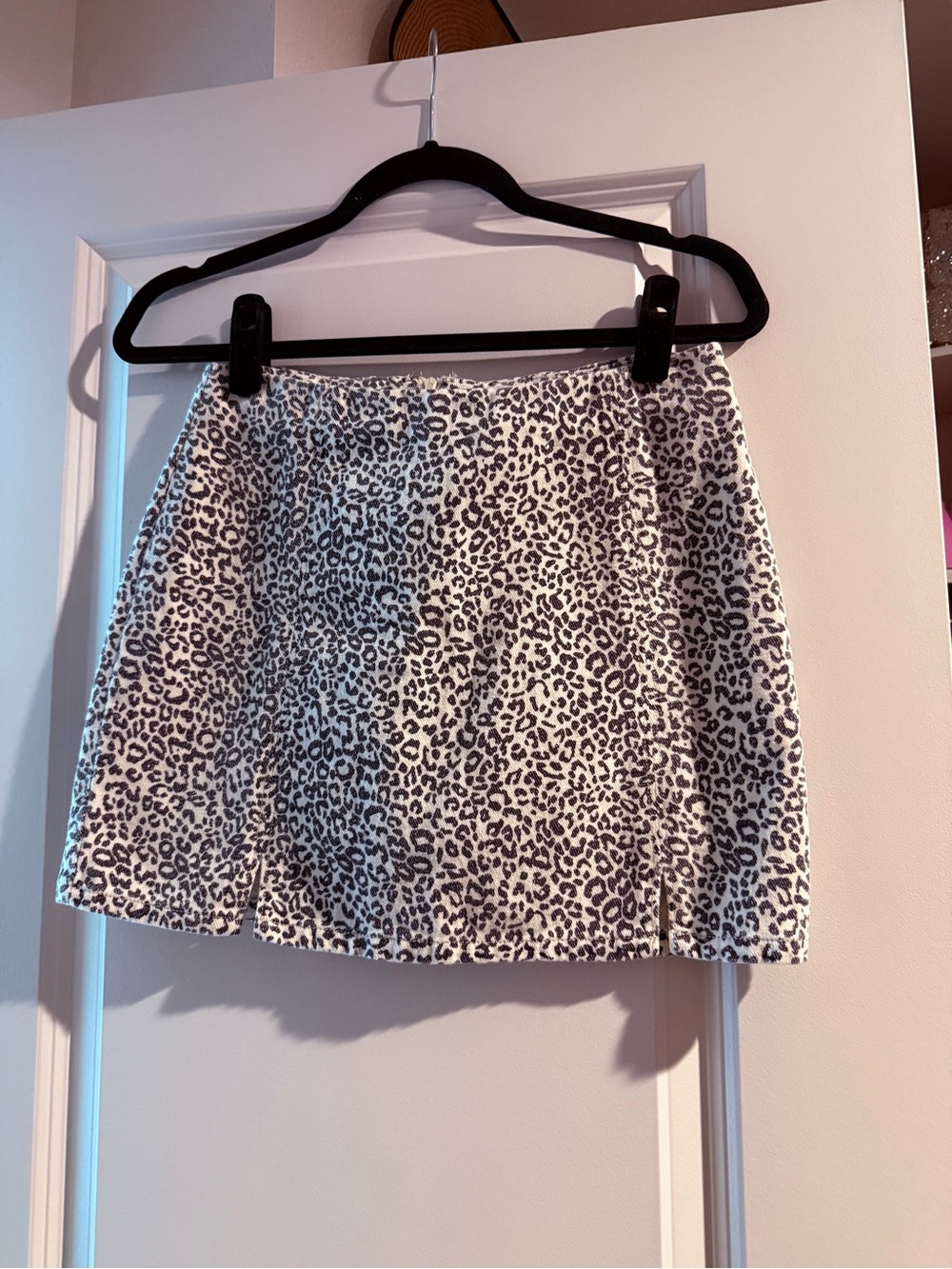 Le Lis Black & White Leopard Print Mini Skirt